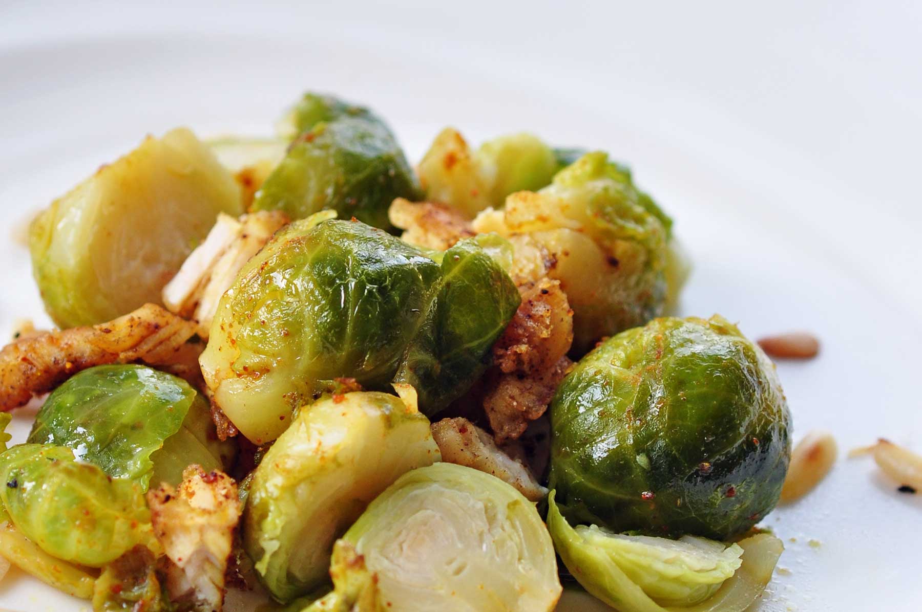 Cajunkip met zoete aardappel en spruitjes
